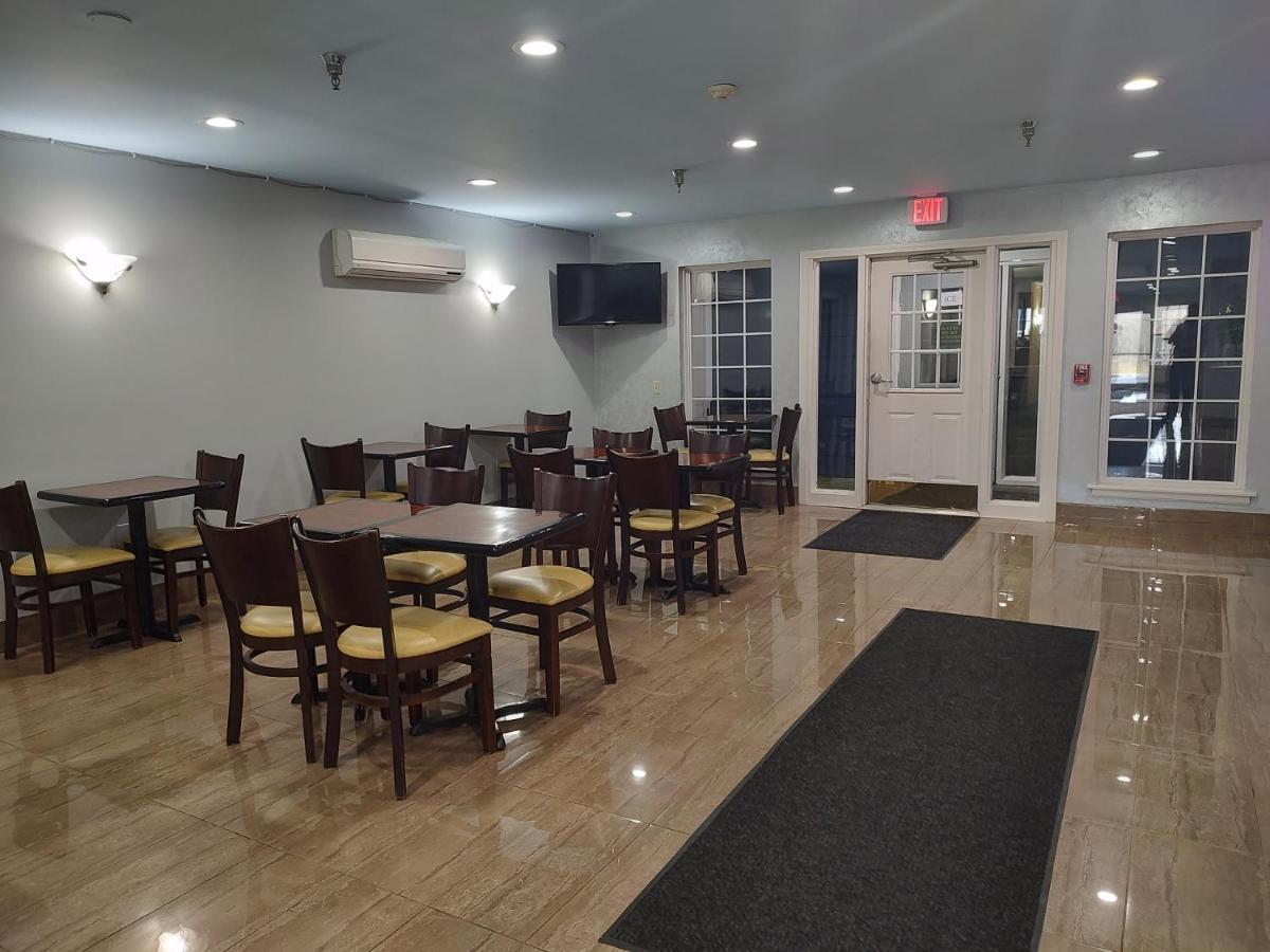 Hilltop Inn & Suites, Near Foxwoods Casino 노스스토닝턴 외부 사진