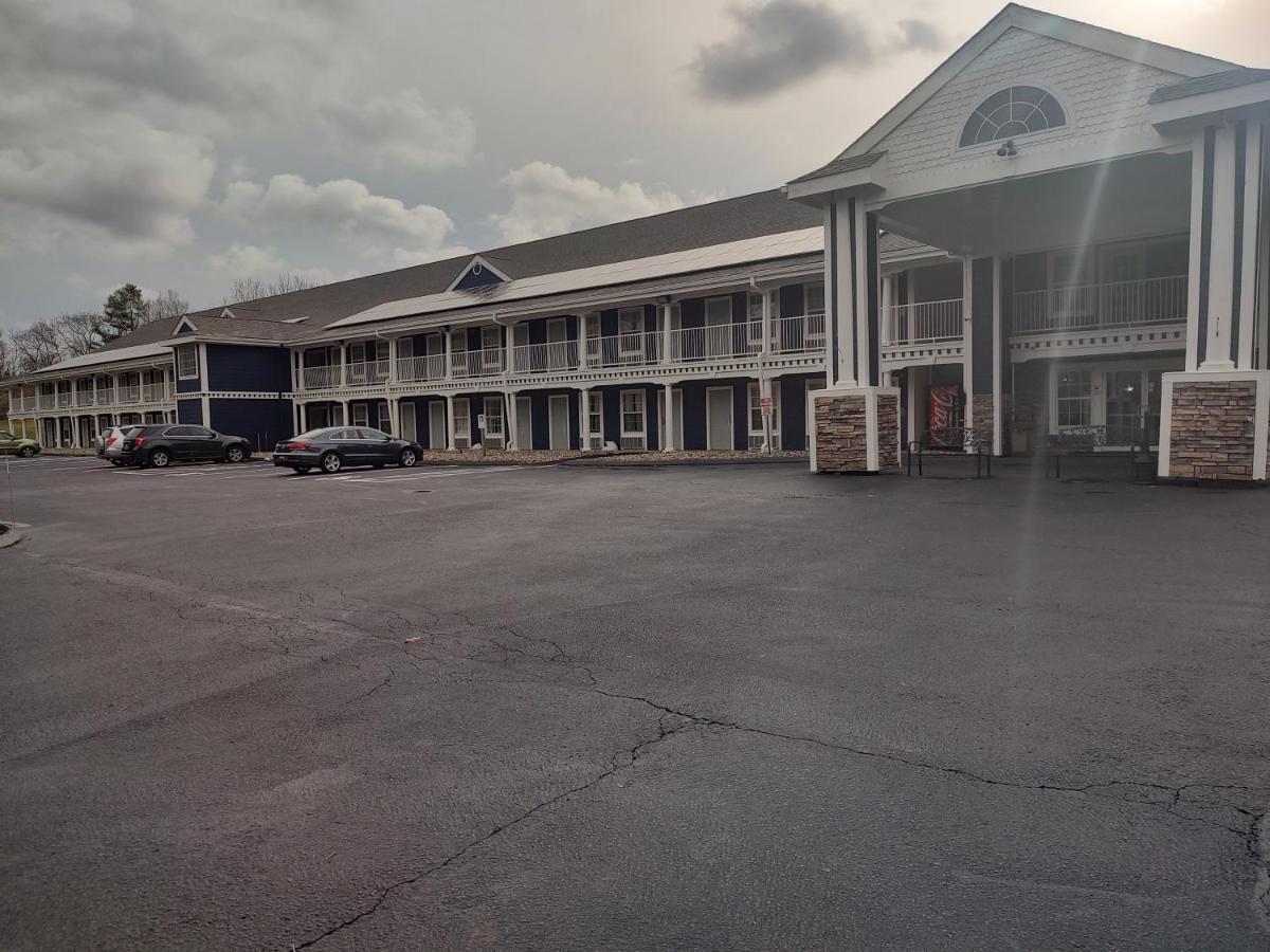 Hilltop Inn & Suites, Near Foxwoods Casino 노스스토닝턴 외부 사진