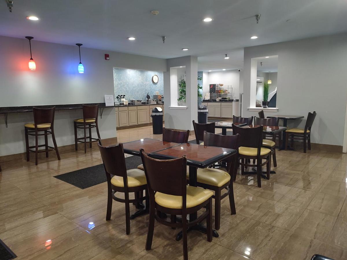 Hilltop Inn & Suites, Near Foxwoods Casino 노스스토닝턴 외부 사진