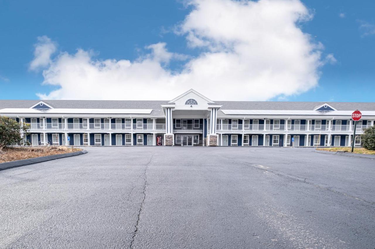 Hilltop Inn & Suites, Near Foxwoods Casino 노스스토닝턴 외부 사진