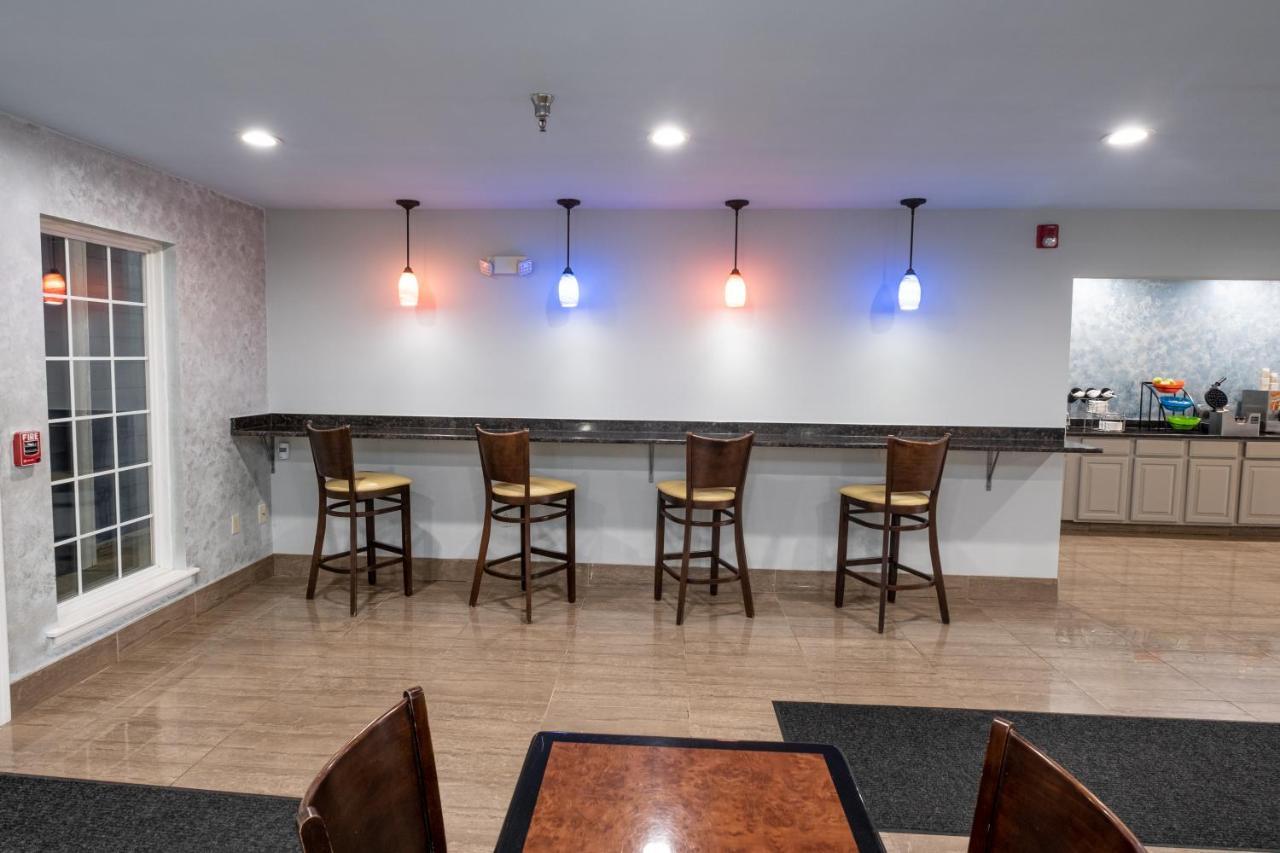 Hilltop Inn & Suites, Near Foxwoods Casino 노스스토닝턴 외부 사진