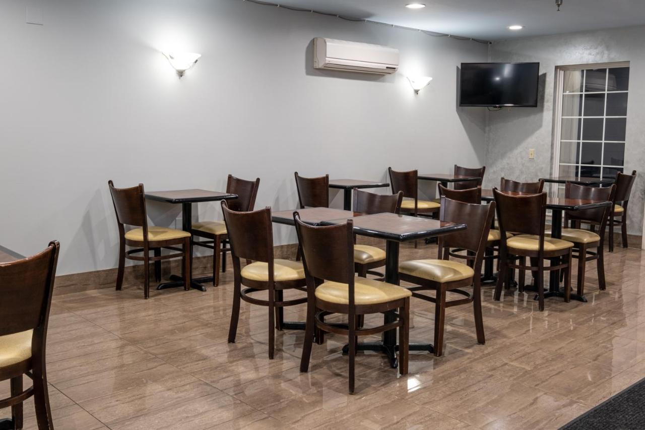 Hilltop Inn & Suites, Near Foxwoods Casino 노스스토닝턴 외부 사진