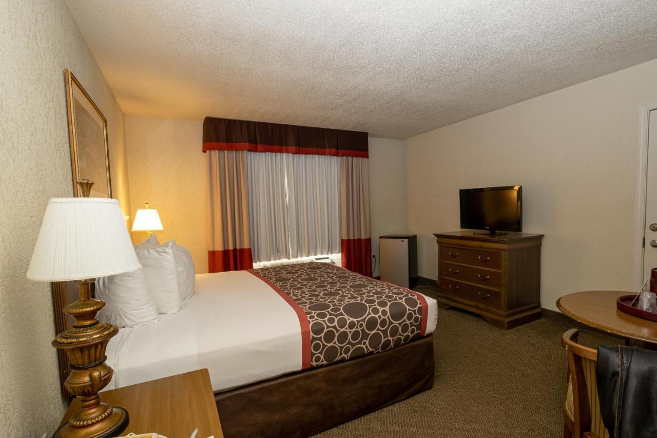 Hilltop Inn & Suites, Near Foxwoods Casino 노스스토닝턴 외부 사진