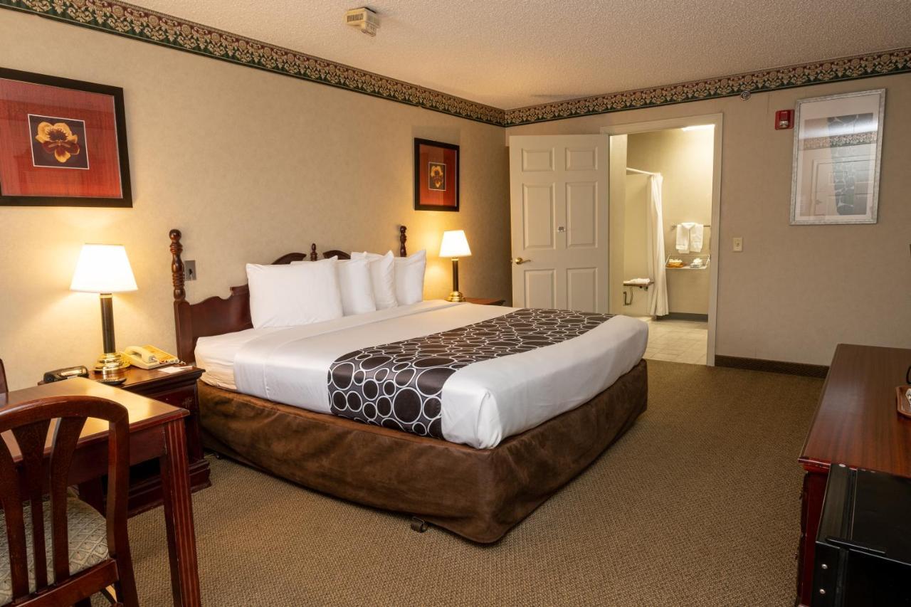 Hilltop Inn & Suites, Near Foxwoods Casino 노스스토닝턴 외부 사진