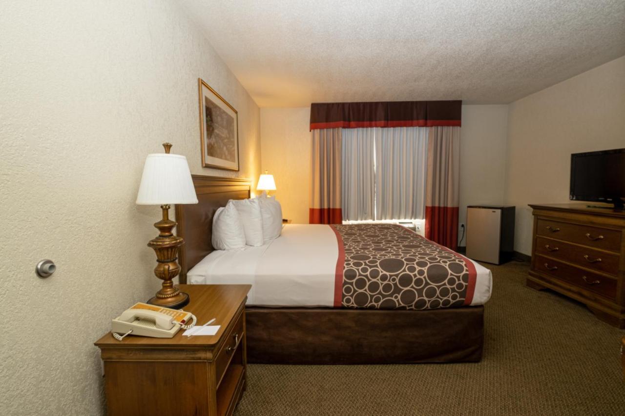 Hilltop Inn & Suites, Near Foxwoods Casino 노스스토닝턴 외부 사진
