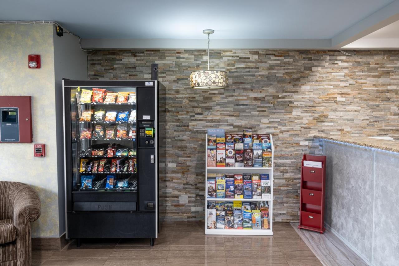 Hilltop Inn & Suites, Near Foxwoods Casino 노스스토닝턴 외부 사진