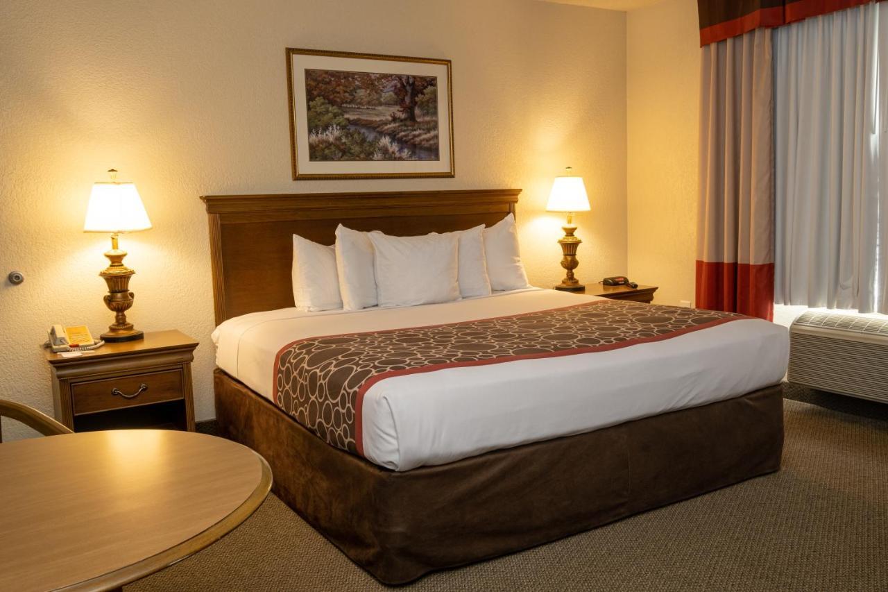Hilltop Inn & Suites, Near Foxwoods Casino 노스스토닝턴 외부 사진