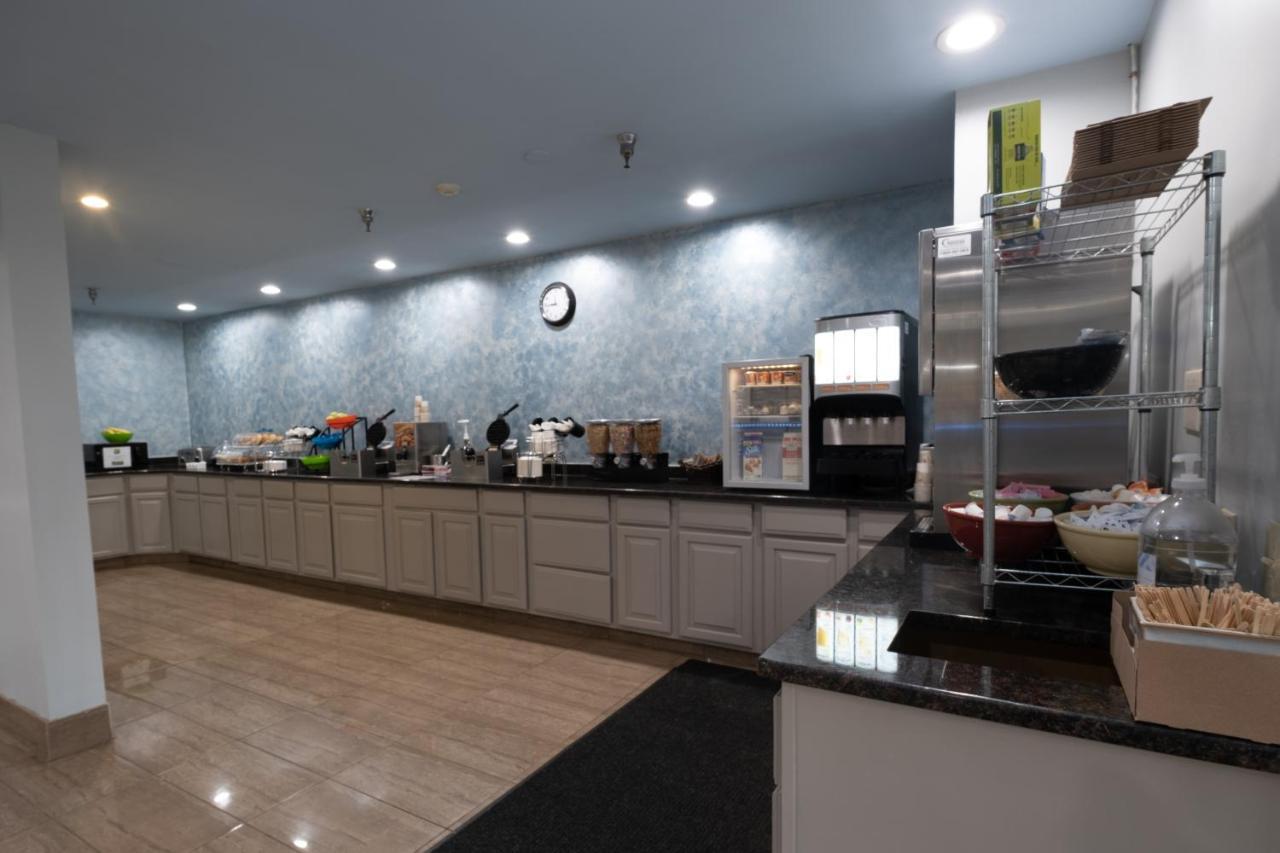 Hilltop Inn & Suites, Near Foxwoods Casino 노스스토닝턴 외부 사진
