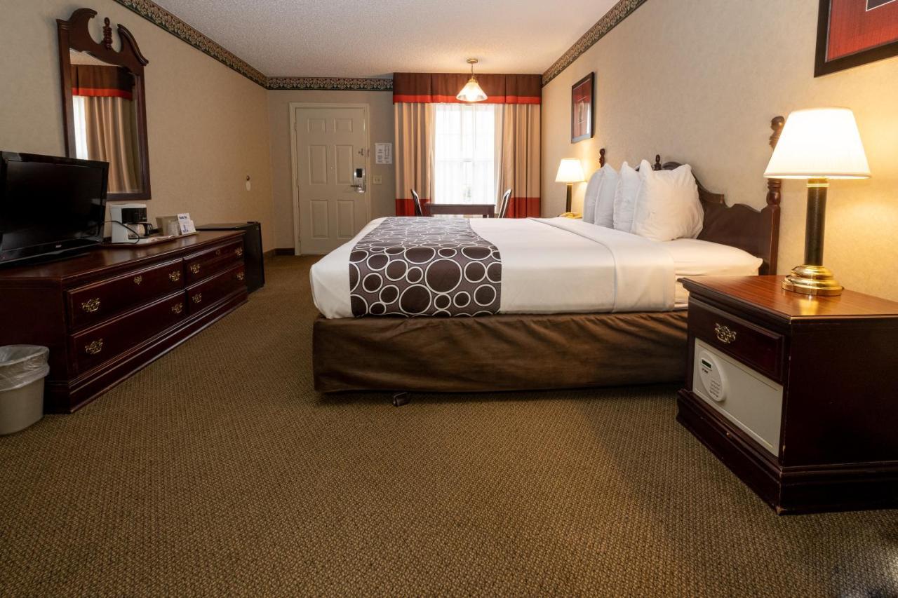 Hilltop Inn & Suites, Near Foxwoods Casino 노스스토닝턴 외부 사진