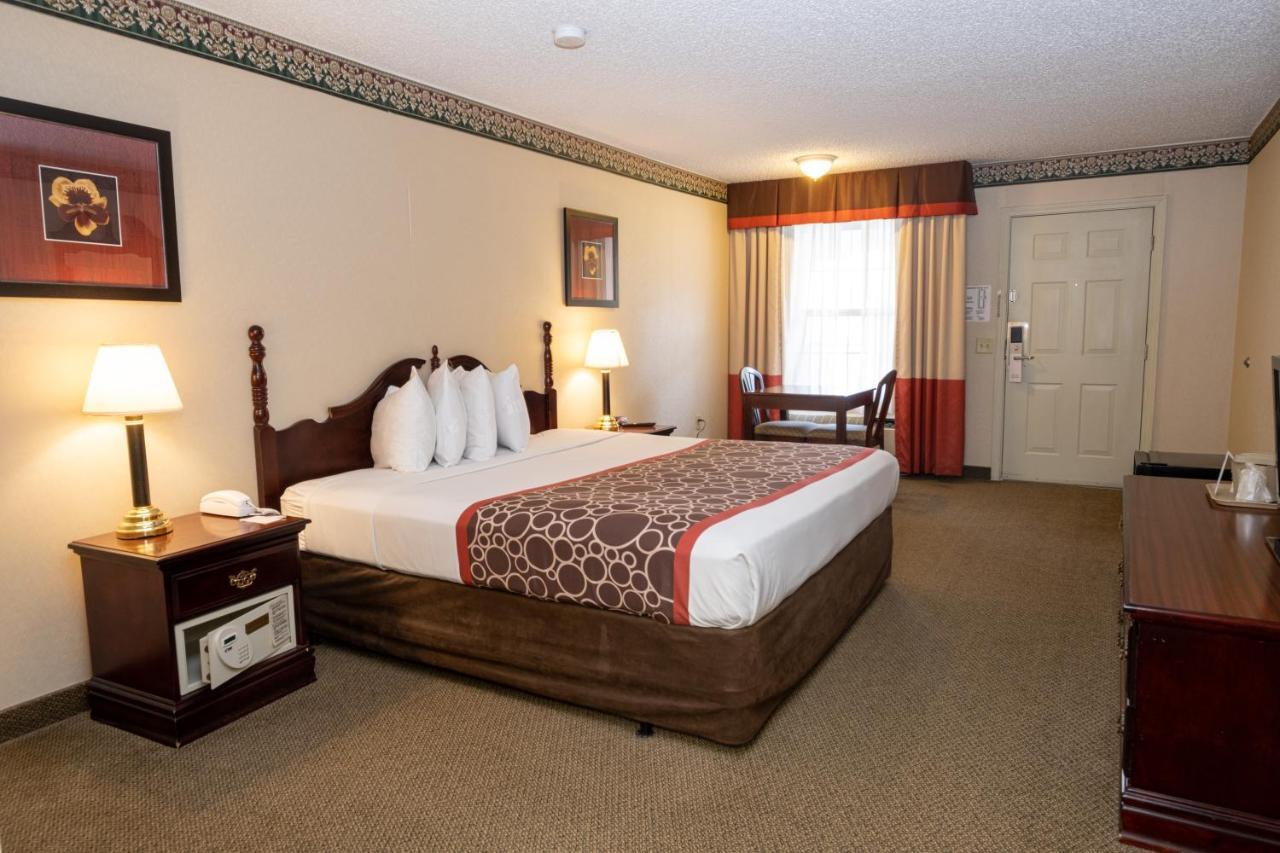 Hilltop Inn & Suites, Near Foxwoods Casino 노스스토닝턴 외부 사진