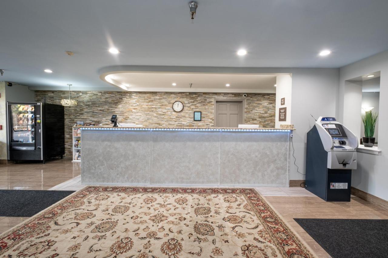 Hilltop Inn & Suites, Near Foxwoods Casino 노스스토닝턴 외부 사진