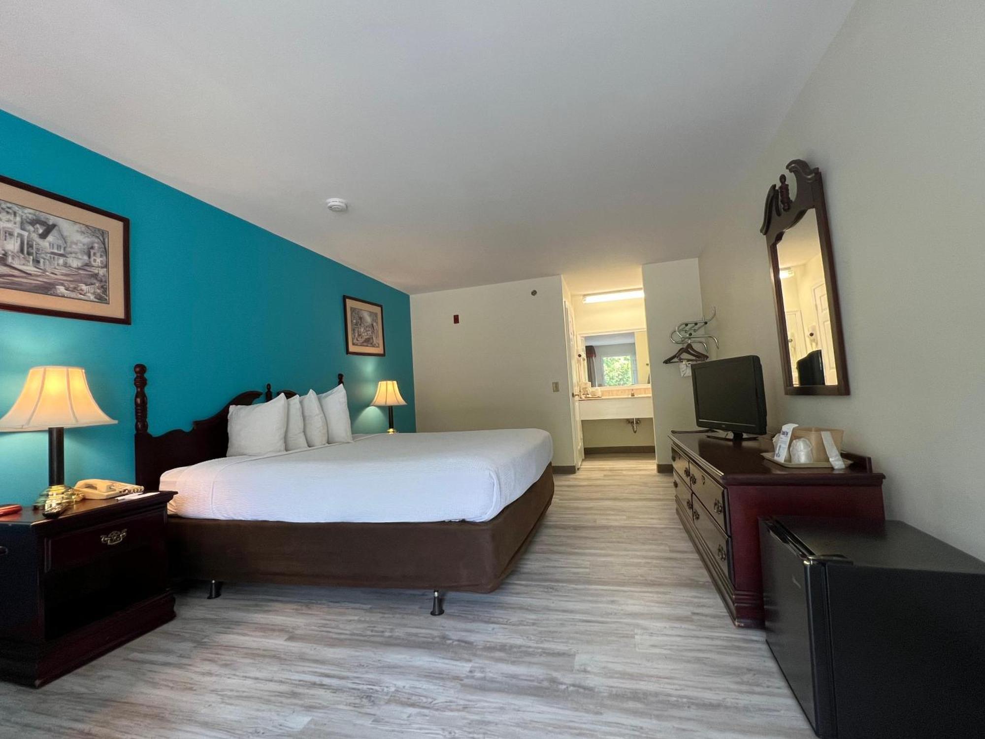 Hilltop Inn & Suites, Near Foxwoods Casino 노스스토닝턴 외부 사진